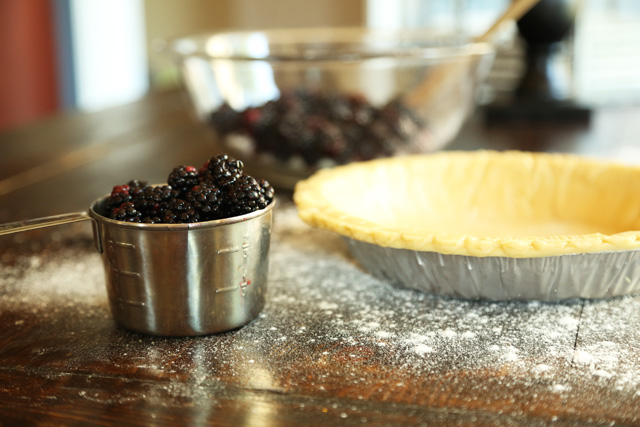 blackberry pie baking