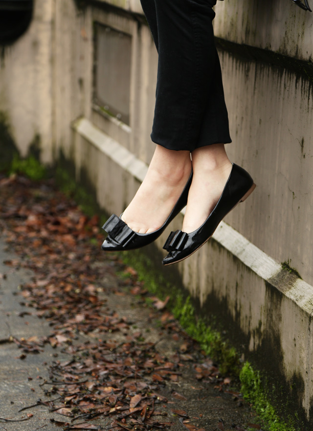 black jcrew pointed bow flats