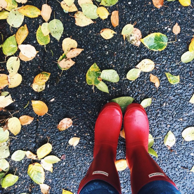 Every girl needs a pair of red rain boots. ❤️ BTW, I am loving reading all your responses to my earlier post.  Don't forget to enter to win your own @shabbyapple dress.  @liketoknow.it www.liketk.it/1NlxQ #liketkit