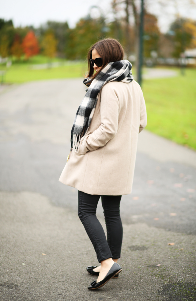 black skinny jeans tan coat buffalo scarf