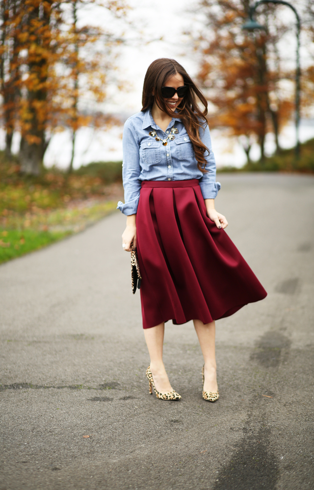 burgundy pleated skirt and leopards clutch and shoes