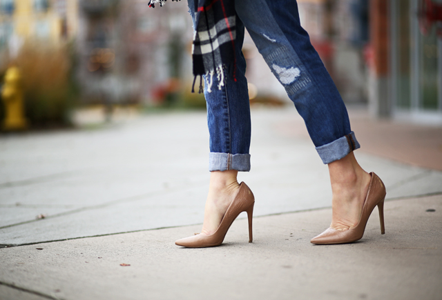 nude pumps and boyfriend jeans