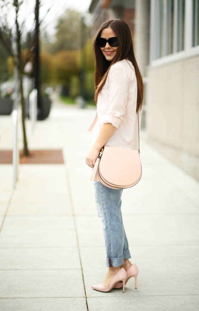 soft pink saddle bag with light boyfriend jeans