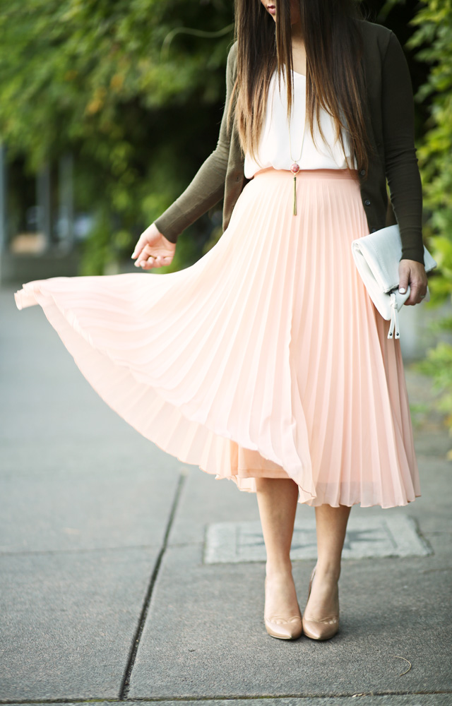 Pink Pleated Midi Skirt | vlr.eng.br