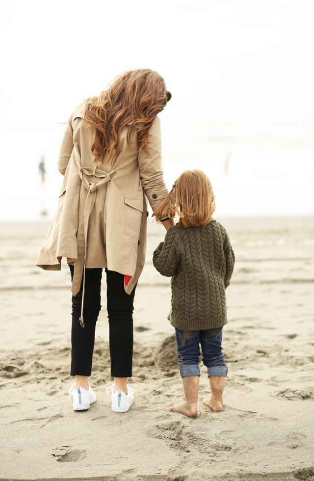 mom-and-toddler-on-the-beach