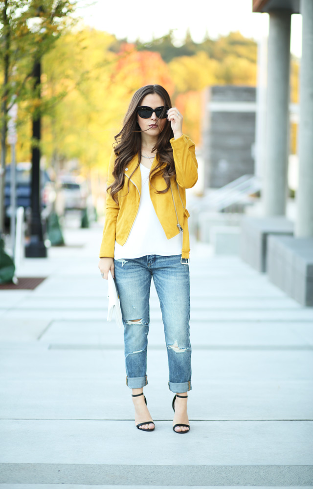 mustard-jacket-ripped-jeans