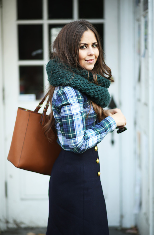 chunky-green-scarf-preppy-outfit