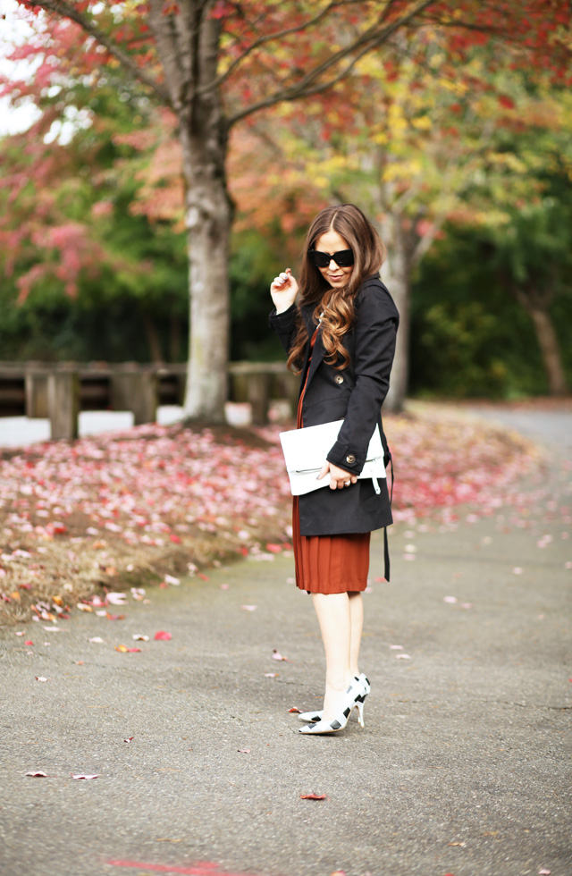 fall-dress-with-black-trench-coat