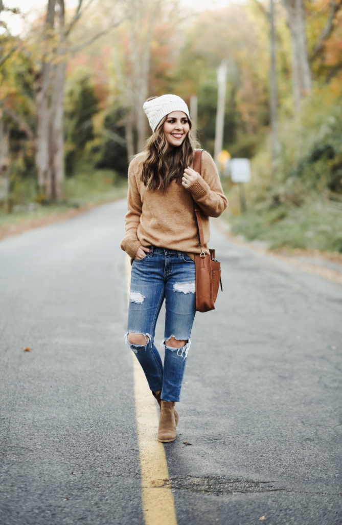 https://dresscorilynn.com/wp-content/uploads/2017/10/oversized-camel-colored-sweater-with-jeans-and-booties-3-669x1024.jpg