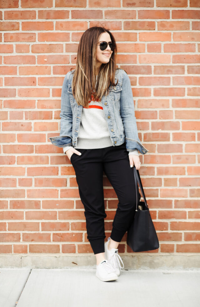 joggers and sneakers outfit