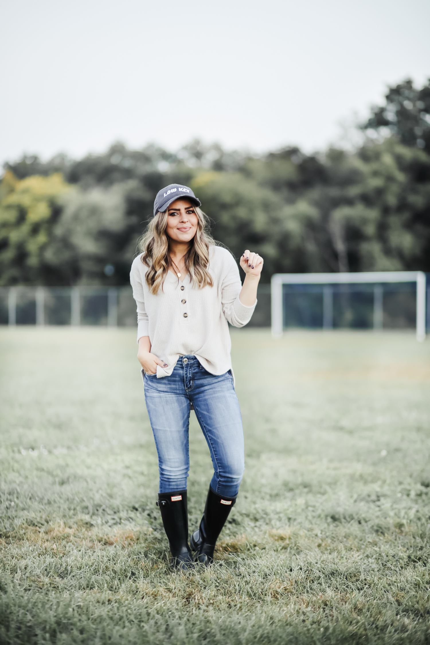 easy practical fall outfit ideas for soccer moms with american eagle ...