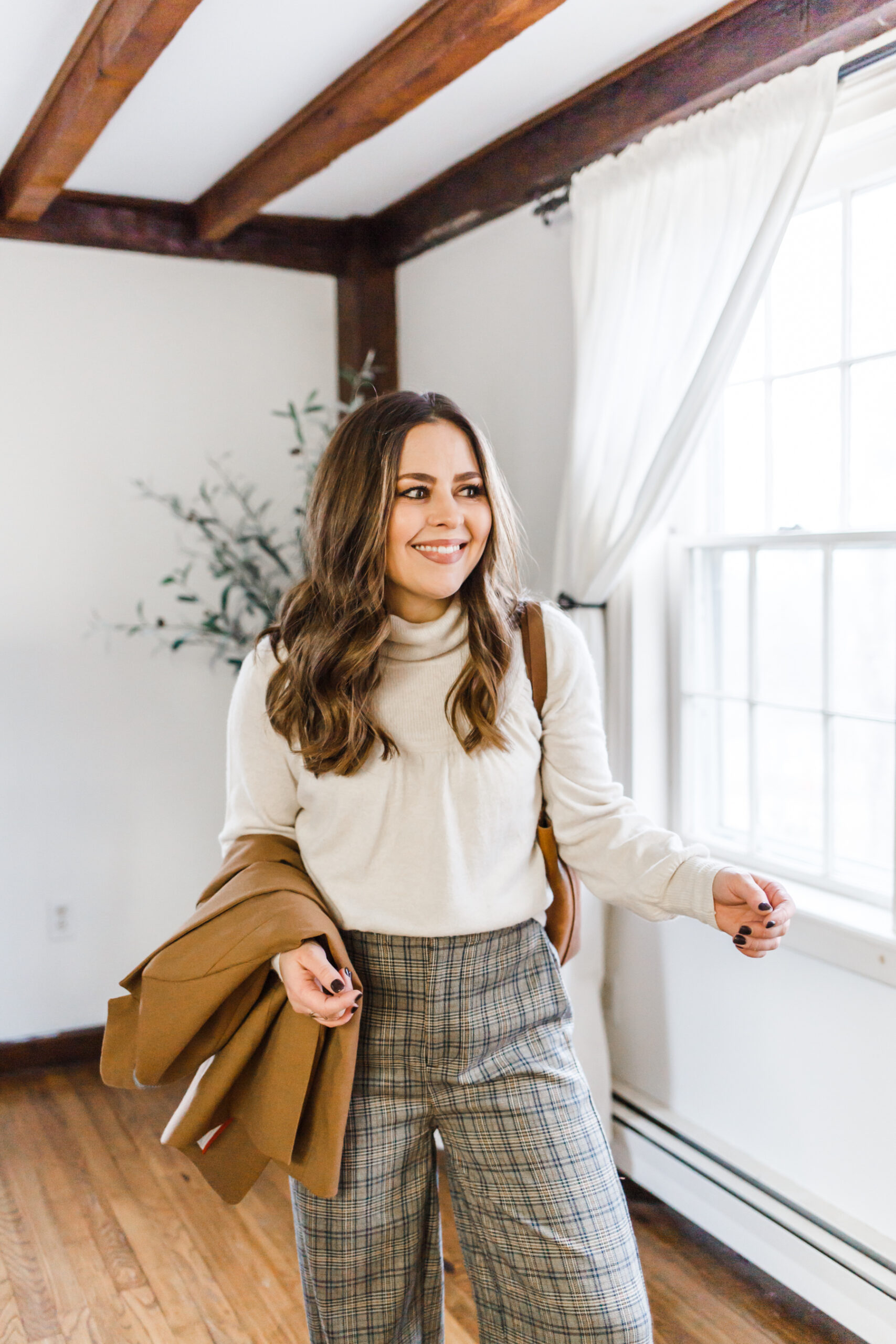 5 ways to style a white turtleneck sweater. - dress cori lynn